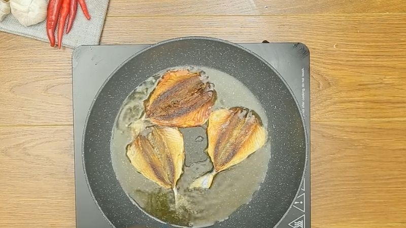khô cá chỉ vàng 1 nắng chiên giòn 4