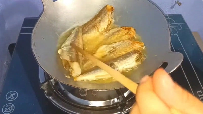 Khô cá đù rim nước mắm hình 2