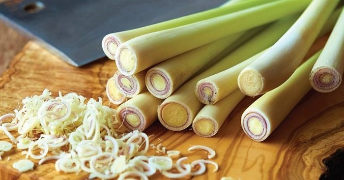 cách làm khô cá sặc chiên sả ớt (ảnh 1)