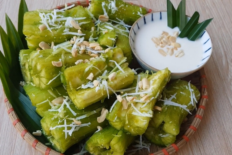 Hướng dẫn chế biến khoai mì hấp lá dứa 5