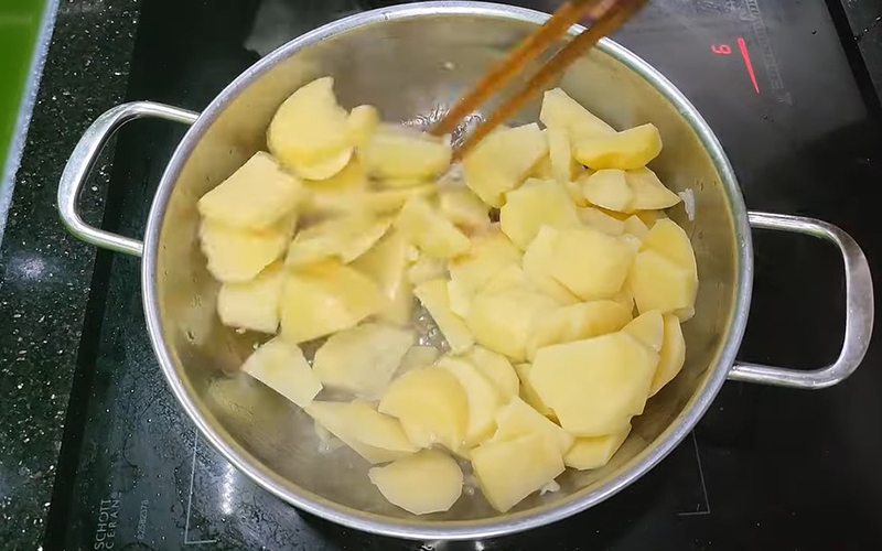 khoai tây xào tỏi (hình 3)