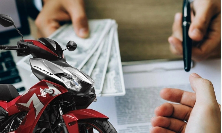 Không có bằng lái có được đứng tên xe máy - ảnh 1