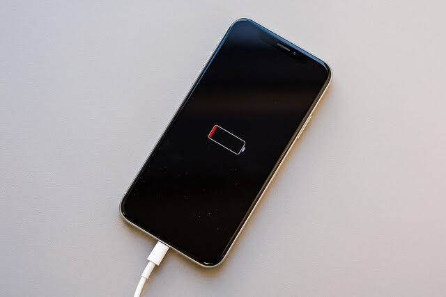 không khởi động được iPhone 4