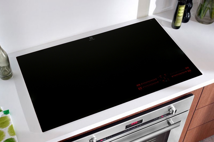 Bếp từ 4 vùng nấu phù hợp với các không gian bếp lớn