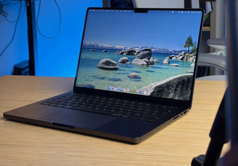 Kích thước MacBook Pro M5 có khác biệt so với phiên bản M4 không?