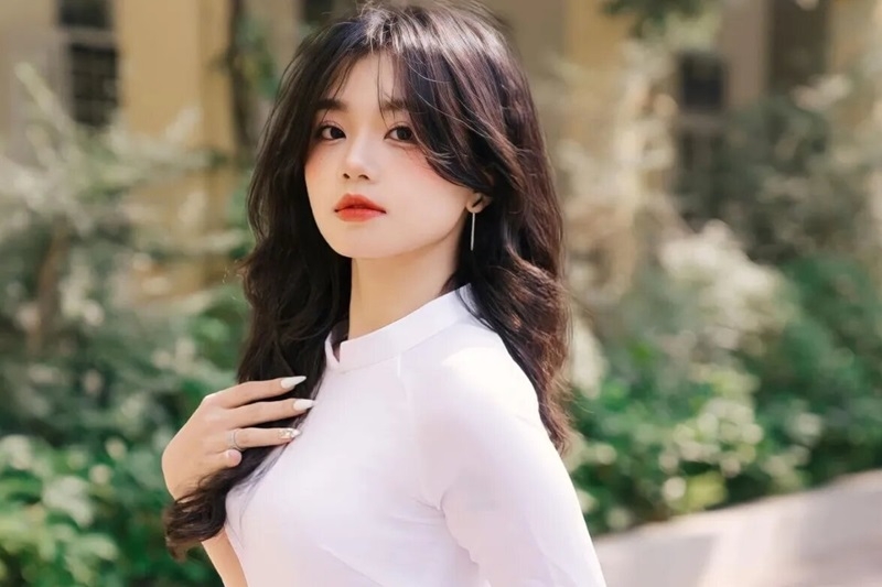 Tóc xoăn gợn sóng mái giữa