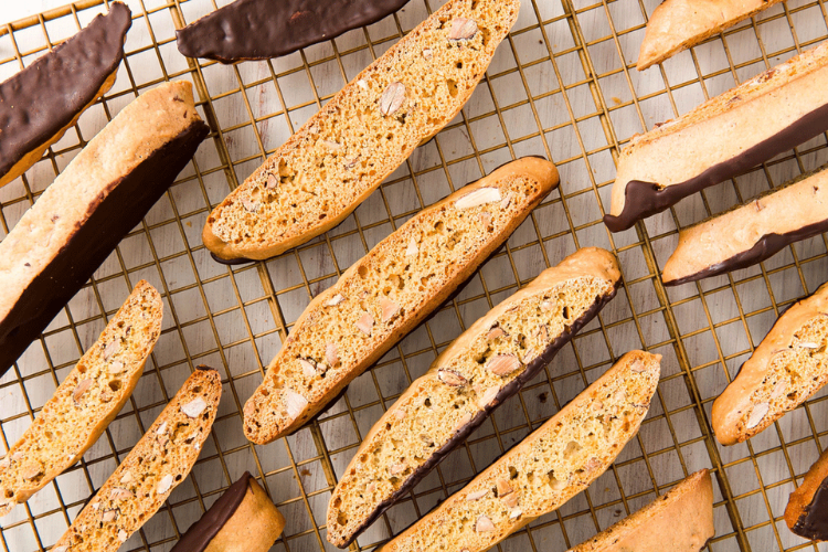 làm bánh biscotti bằng nồi chiên không dầu hình 1