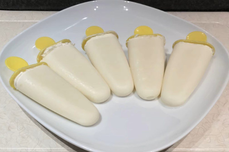 làm kem từ sữa tươi Vinamilk 5