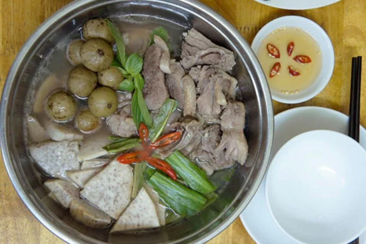 làm lẩu vịt om sấu bằng bếp từ 5