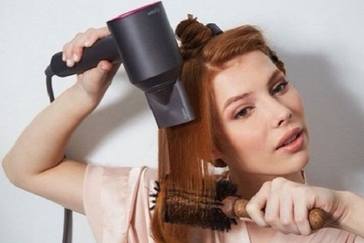 làm thẳng tóc bằng máy sấy​ 5