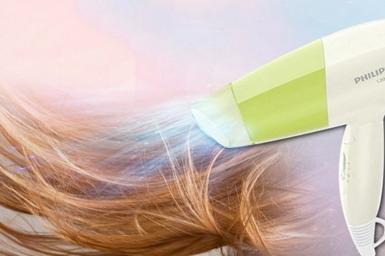 làm thẳng tóc bằng máy sấy​ 2