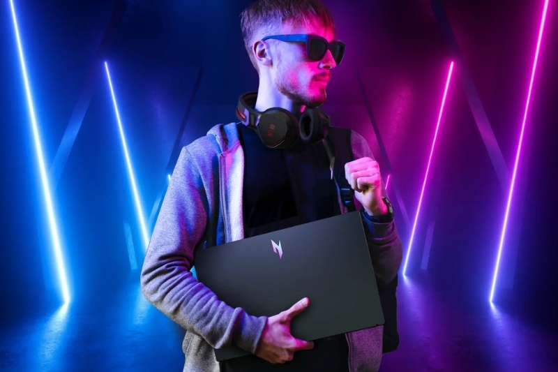 Thiết kế kiểu dáng gaming mạnh mẽ và tinh tế