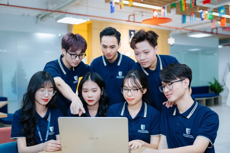 laptop cho sinh viên công nghệ thông tin 2025 (hình 2)