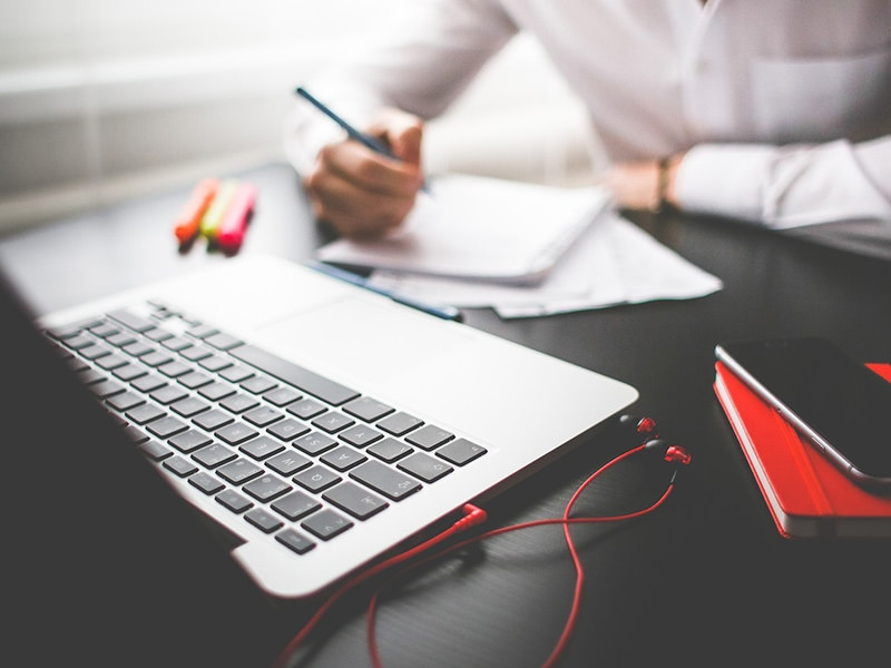 laptop cho sinh viên ngành điện tử viễn thông 2025 (hình 1)