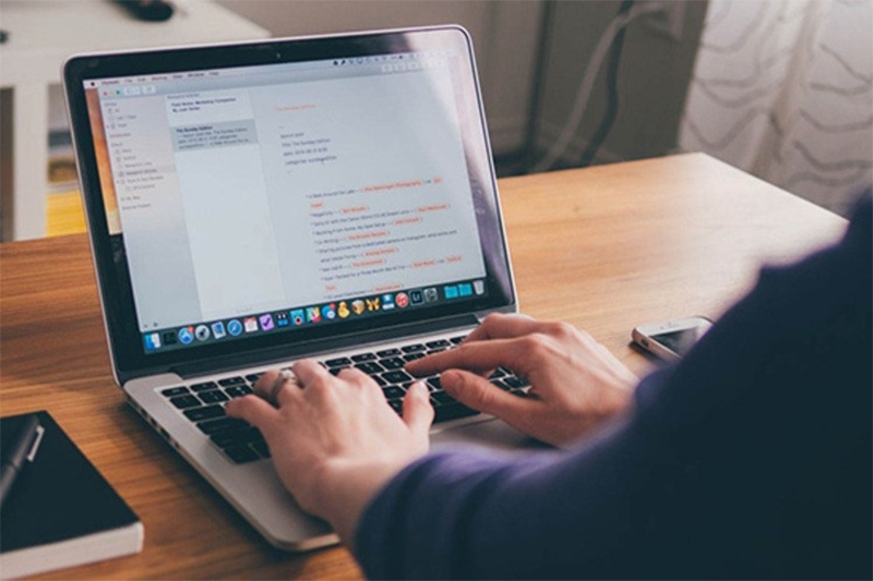 laptop cho sinh viên ngành điện tử viễn thông 2025 (hình 2)