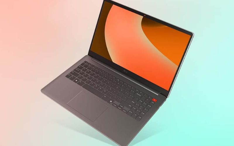 aptop có bàn phím rộng rãi, độ nảy tốt và khoảng cách phím hợp lý
