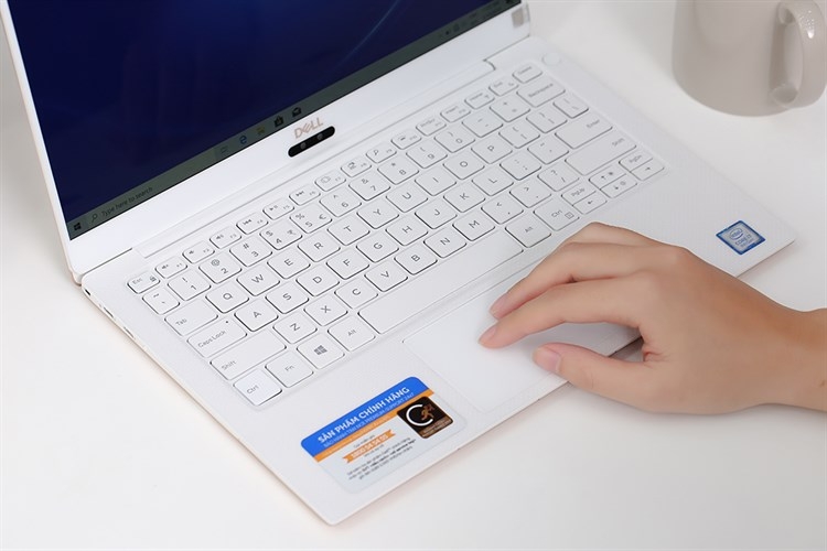 laptop màu vàng gold - Hình 8