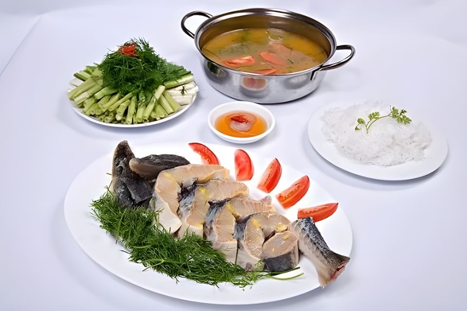 Lẩu cá tầm ăn rau gì? Bí quyết chọn rau ngon để nồi lẩu đậm đà và hấp dẫn hơn