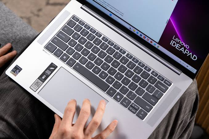 Lenovo IdeaPad có thiết kế tối giản với những gam màu trung tính như Luna Grey