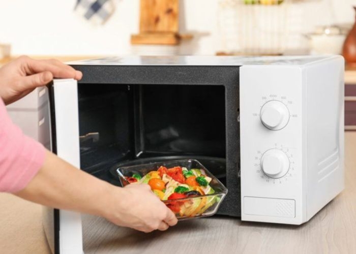 Gợi ý những chiếc lò vi sóng dưới 2 triệu tốt nhất 2026 cho căn bếp hiện đại