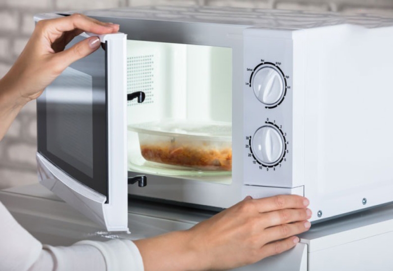 Lò vi sóng Electrolux không nóng (hình 1)