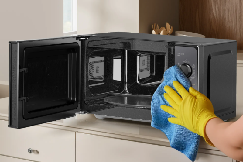 Khoang lò EaseMax chống dính, lau sạch chỉ với khăn ẩm