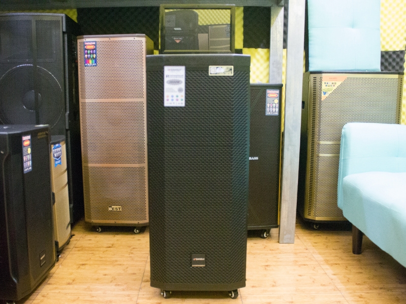 loa kẹo kéo có màn hình 1