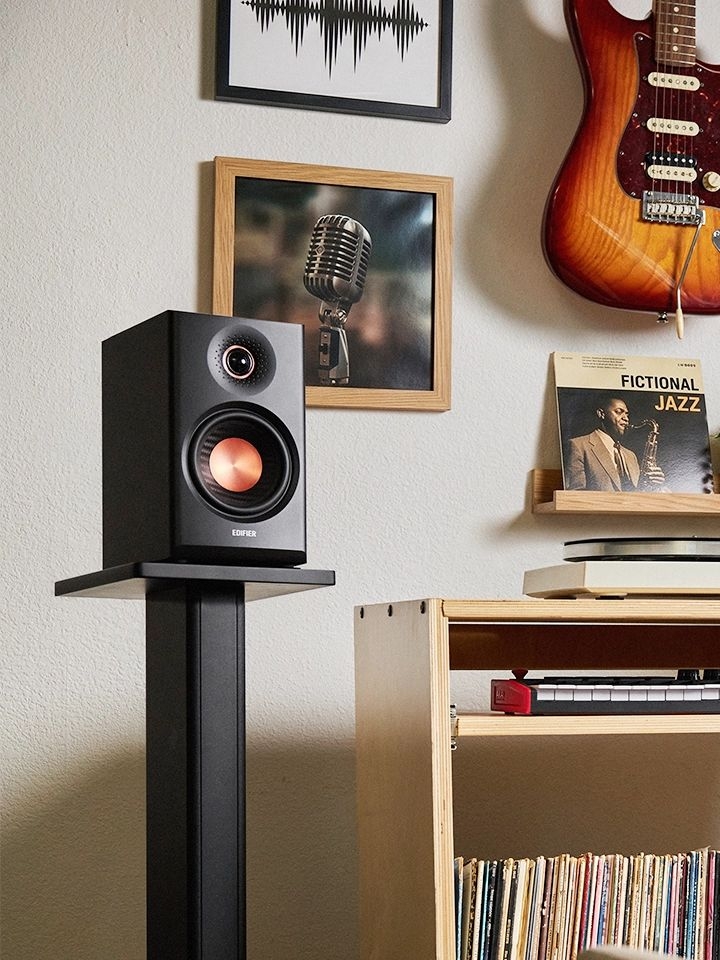 Loa vi tính Bluetooth 2.0 Edifier MR4 MKII đạt tổng công suất đầu ra 80 W RMS