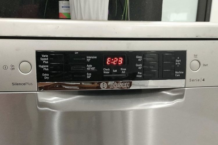Tìm hiểu lỗi E23 máy rửa bát Bosch. Nguyên nhân của lỗi này là gì và làm sao khắc phục?