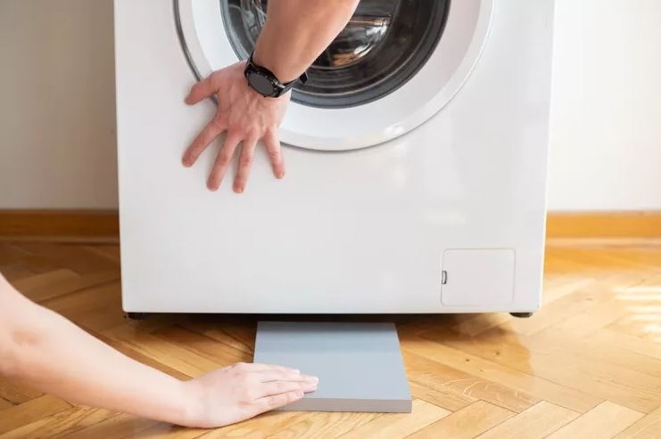 Lỗi E4 máy giặt Electrolux có thể do mặt sàn không bằng phẳng