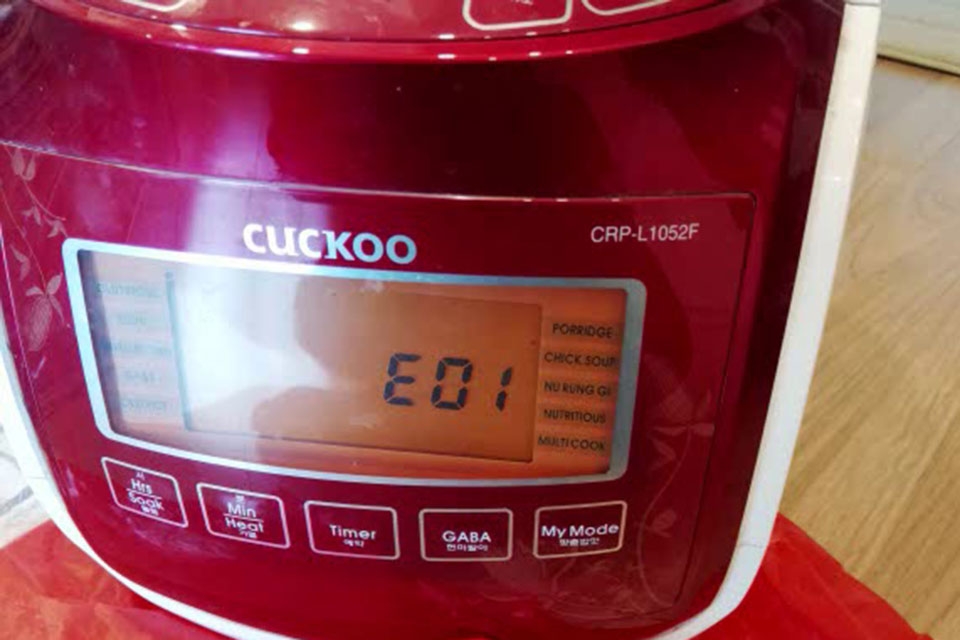 Lỗi E01 nồi cơm điện Cuckoo là gì? Cách xử lý hiệu quả tại nhà không cần gọi thợ