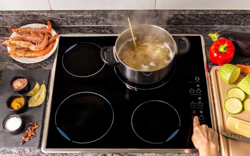 Kiểm tra bề mặt của bếp từ