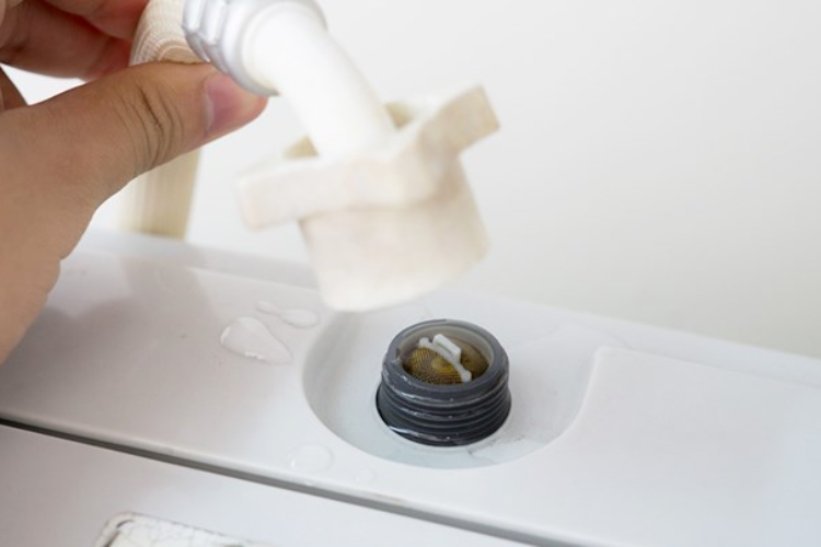 Lỗi kẹt m&aacute;y giặt h&igrave;nh 2