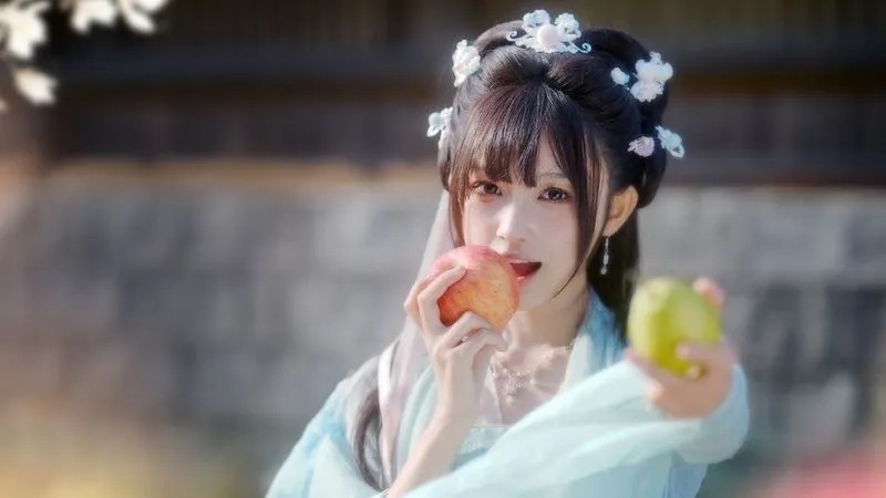 Love is All Around 2 hình 4