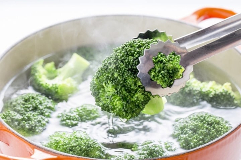 Luộc rau nên mở nắp hay đậy nắp nồi? (hình 4)