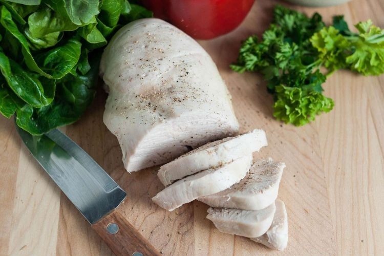 Luộc ức gà bao lâu? Bật mí thời gian luộc ức gà vừa ngon vừa bảo toàn dinh dưỡng