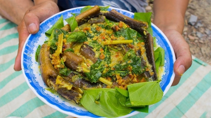 Lươn um lá cách 5