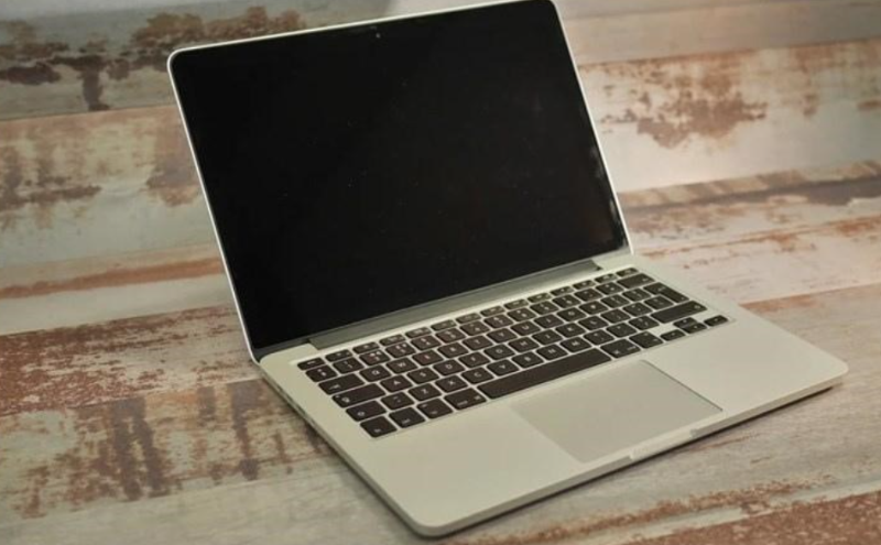 MacBook bị đen màn hình - hình 1