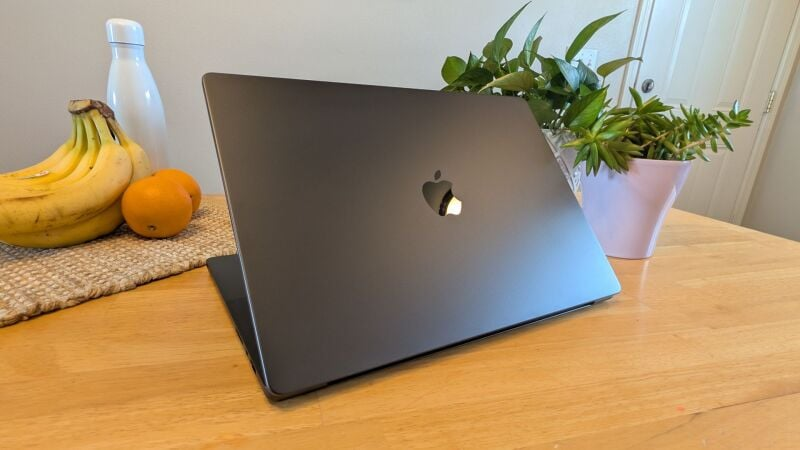 MacBook Pro 14 và 16 inch nên mua cái nào 9