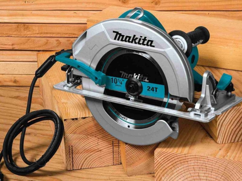 Máy cưa Makita