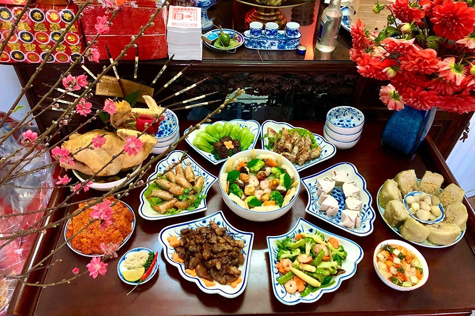 Cách bày mâm cơm cúng gia tiên đẹp, từ tâm và đúng phong tục Việt