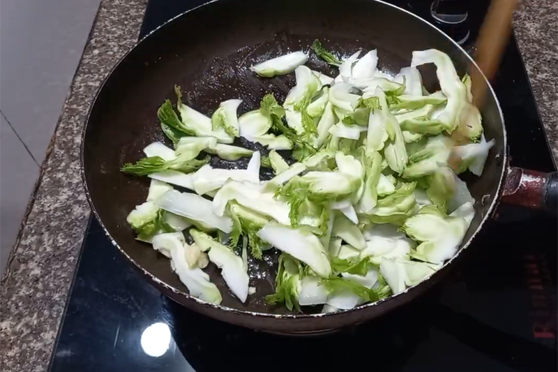Mầm đá xào tỏi (hình 9)