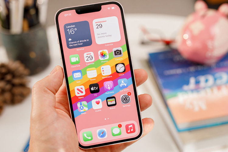 Màn hình iPhone 13 là màn hình gì hình 2