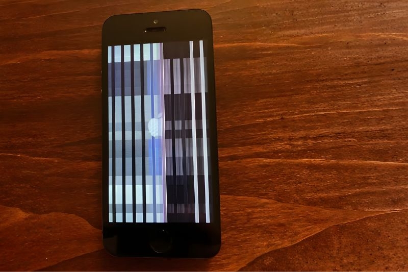 Màn hình iPhone bị sọc trắng dọc ảnh 1