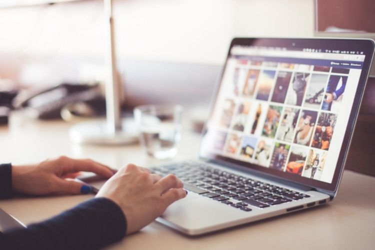 man-hinh-laptop-bi-nhay-lung-tung (5).jpg