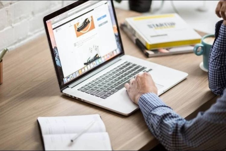 man-hinh-laptop-bi-nhay-lung-tung (6).jpg