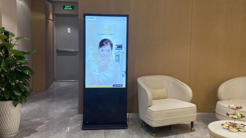 Màn hình quảng cáo chân đứng hình 7