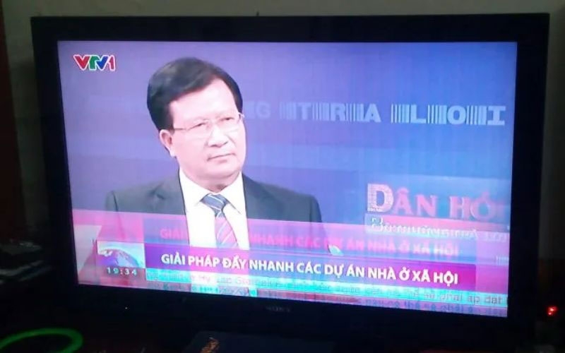 Màn hình tivi bị nhiễu màu hình 1