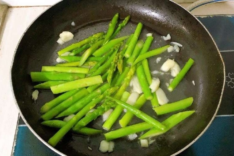 măng tây xào với tôm 7