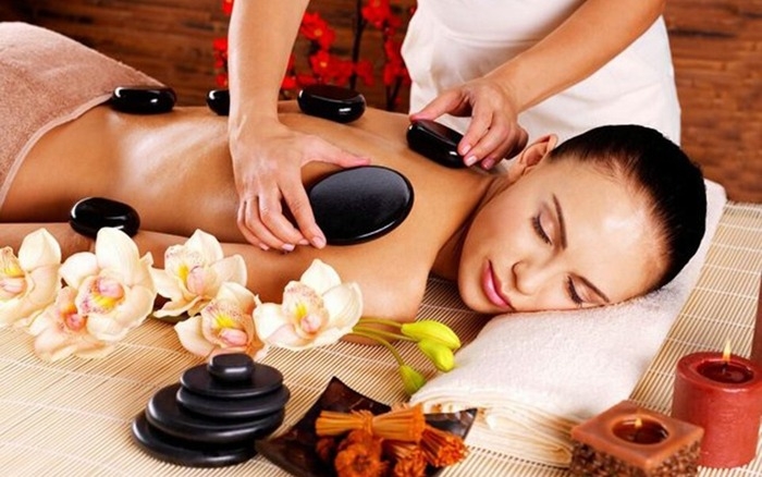 Massage đá nóng 1